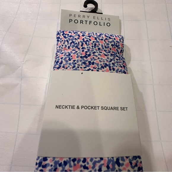 PERRY ELLIS PORTFOLIO Necktie & Pocket Square Set - Picture 3 of 6